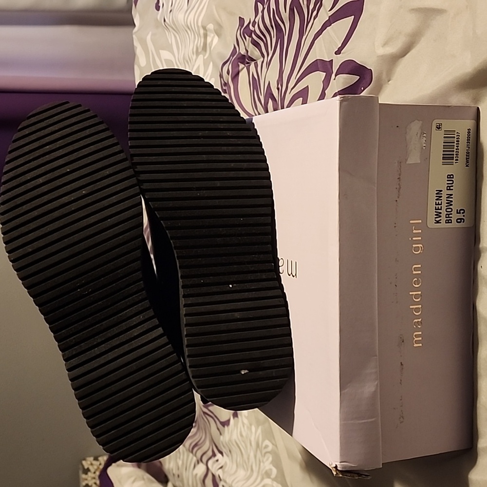 Chelsea Boot - Picture 3 of 4